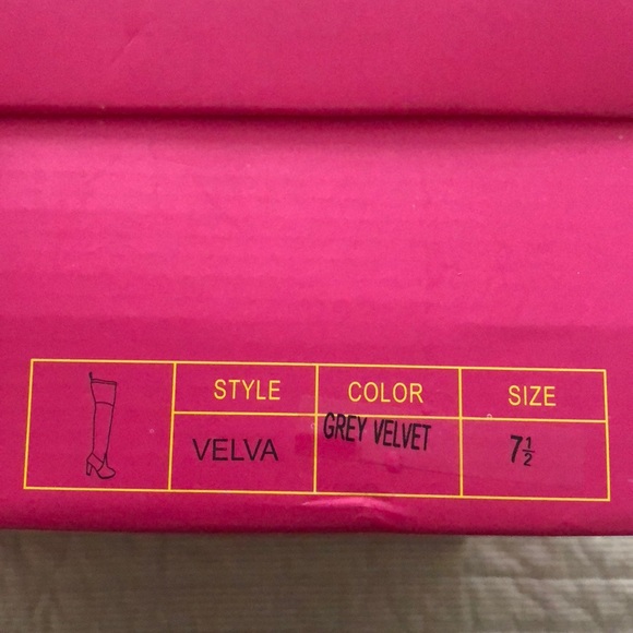 Sexy over the knee boots. - Picture 4 of 4